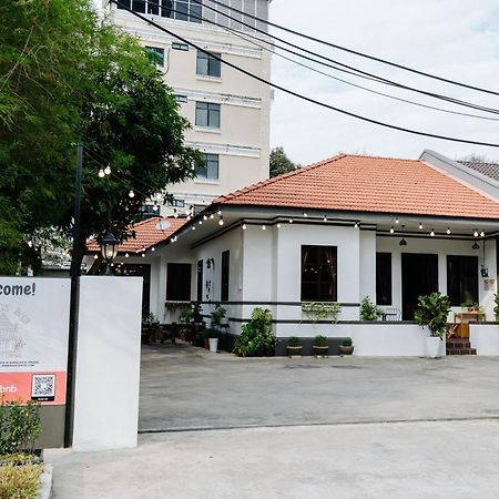 Wang's BnB 4 Bedrooms Villa George Town Exteriör bild