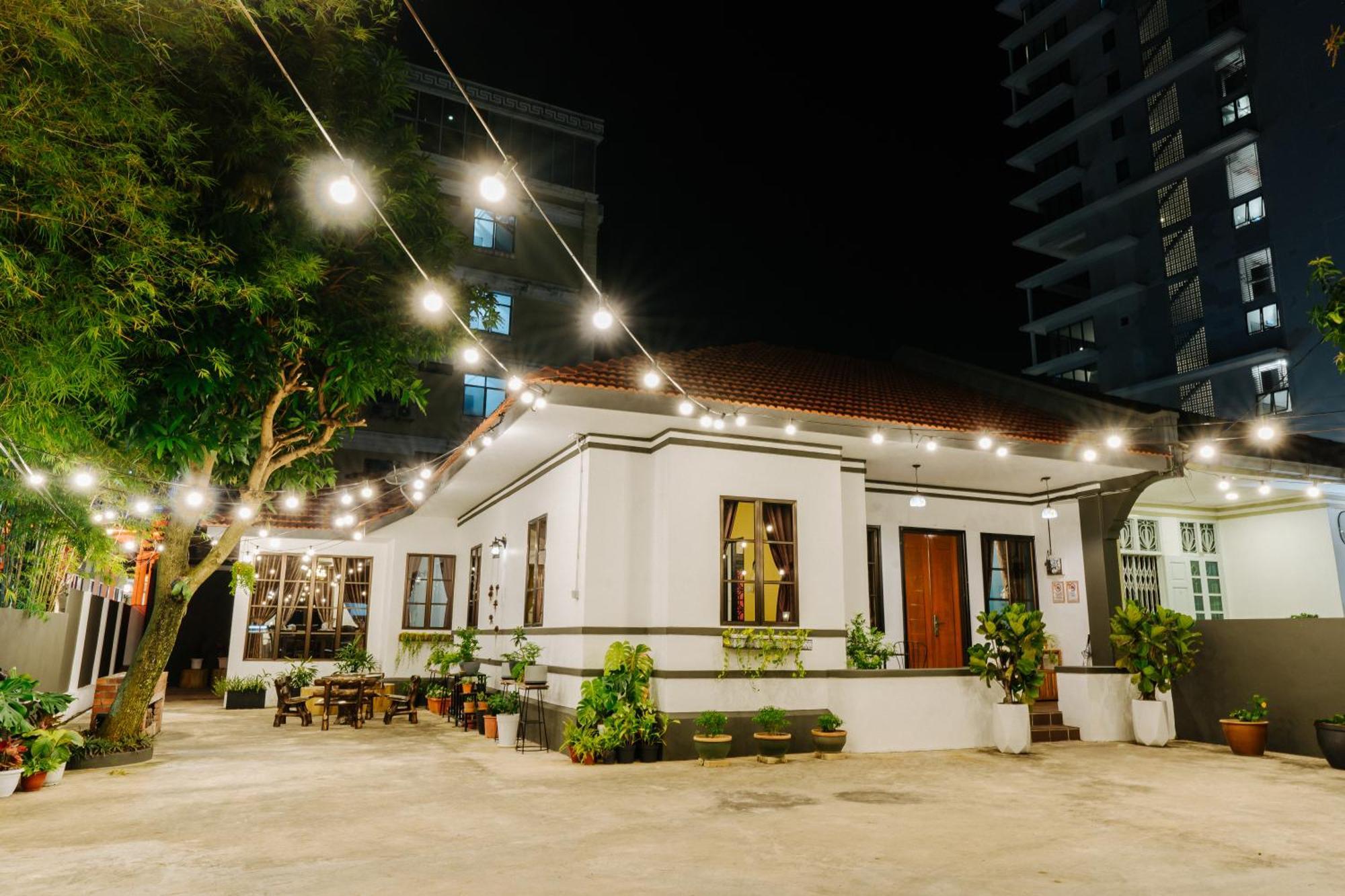 Wang's BnB 4 Bedrooms Villa George Town Exteriör bild