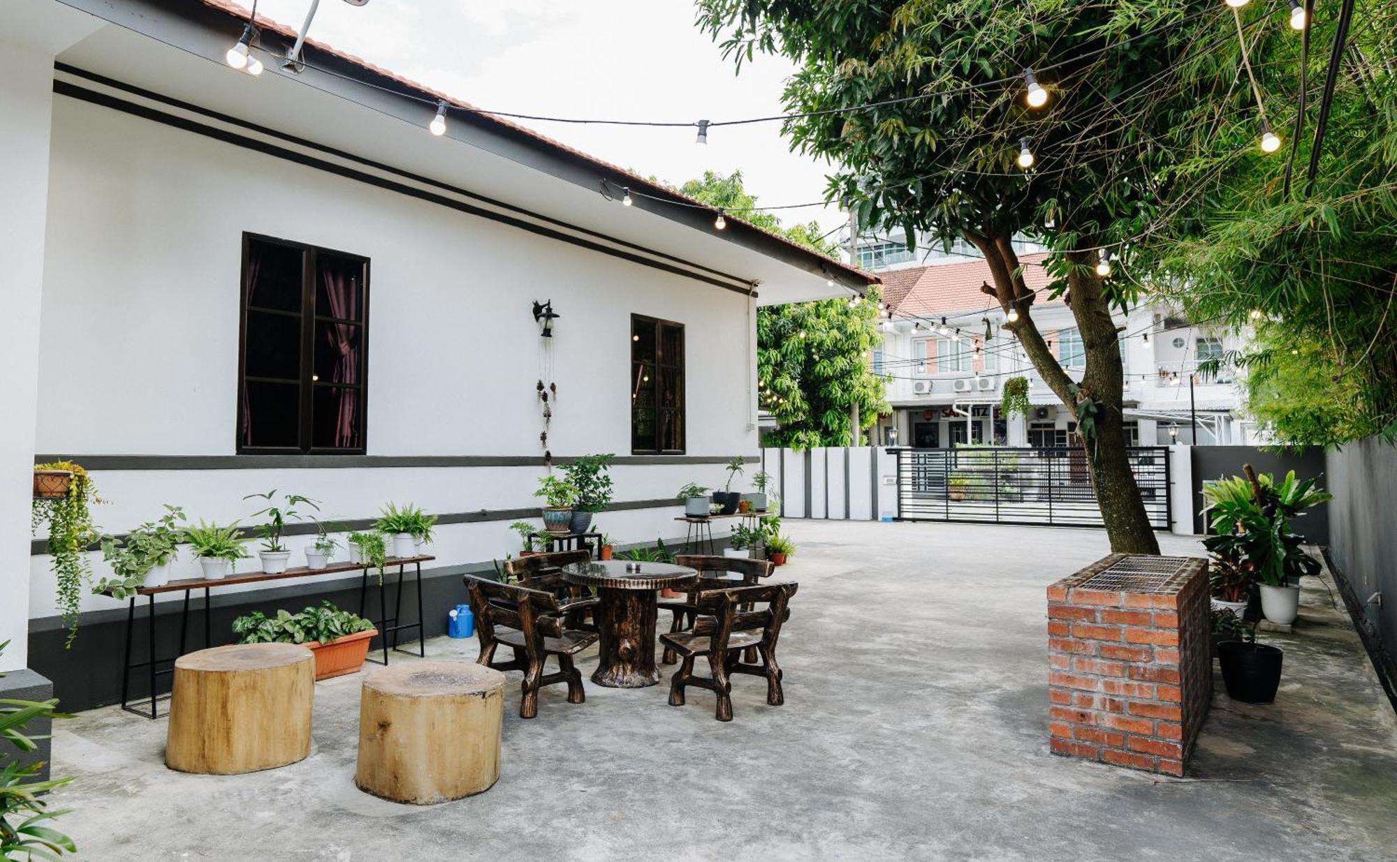 Wang's BnB 4 Bedrooms Villa George Town Exteriör bild